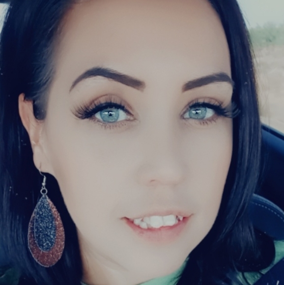 Meet your Posher, Julia - Picture 1 of 1